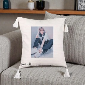 Perna Personalizata K-pop BLACKPINK Lisa, 40x40 cm, Bej cu Franjuri, Husa Detasabila, Perna Inclusa, BEKZ®