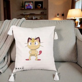 Perna Personalizata Meowth Pokemon, 40x40 cm, Bej cu Franjuri, Husa Detasabila, Perna Inclusa, BEKZ®