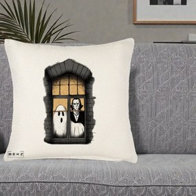 Perna Decorativa Halloween Fantoma si Dracula la Fereastra, 40x40 cm, Crem Reliefat, Husa Detasabila, Perna Inclusa, BEKZ®