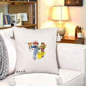 Perna Personalizata Pokemon Ash Misty Brock si Pikachu, 40x40 cm, Bej cu Franjuri, Husa Detasabila, Perna Inclusa, BEKZ®