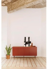 Comodă roșie joasă cu aspect de lemn de stejar 165x78 cm Arista – Teulat