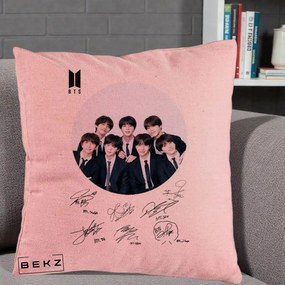 Perna Personalizata K-pop BTS Fotografie Grup Costum Negru si Autografe Cerc, 40x40 cm, Roz, Husa Detasabila, Perna Inclusa, BEKZ®