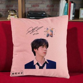 Perna Personalizata K-pop BTS Jin Portret Tinuta Albastra Autograf, 40x40 cm, Roz, Husa Detasabila, Perna Inclusa, BEKZ®