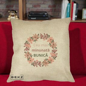 Cadou pentru Bunica - Perna Personalizata Cea Mai Minunata Bunica Coronita Flori Roz, 40x40 cm, Crem, Husa Detasabila, Perna Inclusa, BEKZ®
