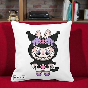 Perna Personalizata Labubu x Kuromi, 40x40 cm, Alba Mata, Husa Detasabila, Perna Inclusa, BEKZ®