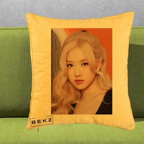 Perna Personalizata K-pop BLACKPINK cu Funda Rosie, 40x40 cm, Galben, Husa Detasabila, Perna Inclusa, BEKZ®