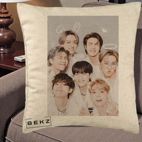 Perna Personalizata K-pop BTS Foto Grup Cute cu Animatii si 7 Membrii, 40x40 cm, Bej, Husa Detasabila, Perna Inclusa, BEKZ®