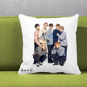 Perna Personalizata K-pop BTS Foto Grup In Picioare Tricoturi, 40x40 cm, Alba Mata, Husa Detasabila, Perna Inclusa, BEKZ®