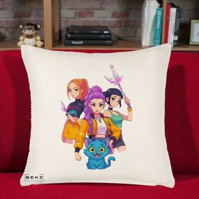 Perna Personalizata K-pop HUNTRX Trio cu Pisica si Cristale, 40x40 cm, Crem Reliefat, Husa Detasabila, Perna Inclusa, BEKZ®
