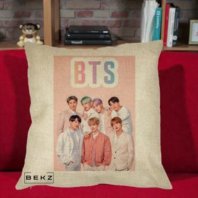 Perna Personalizata K-pop BTS Foto Grup cu BTS si Fond Roz Pastel, 40x40 cm, Crem, Husa Detasabila, Perna Inclusa, BEKZ®