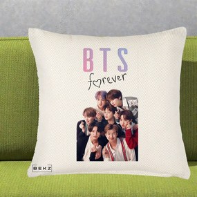 Perna Personalizata K-pop BTS Forever cu Foto Grup Negru, 40x40 cm, Crem Reliefat, Husa Detasabila, Perna Inclusa, BEKZ®