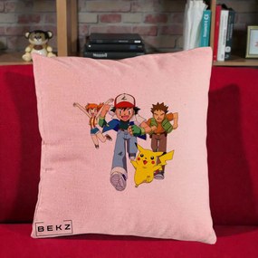 Perna Personalizata Pokemon Ash Misty Brock si Pikachu, 40x40 cm, Roz, Husa Detasabila, Perna Inclusa, BEKZ®