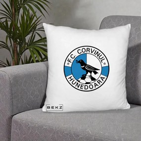 Perna Personalizata FC Corvinul Hunedoara Fotbal, 40x40 cm, Alb Pufos, Husa Detasabila, Perna Inclusa, BEKZ®