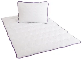Patura matlasata pentru tot anul 140x200 cm cu perna BELLA LAVENDER 70x90 cm, alba