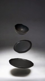 Set Farfurii NOVUM Vulcano 3 piese Negru Mat Carbon (1 Farfurie 26cm, 1 Farfurie 20cm, 1 Bol 480ml) Glazurat Manual