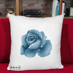 Perna Decorativa Trandafir Albastru Acuarela, 40x40 cm, Alb Pufos, Husa Detasabila, Perna Inclusa, BEKZ®