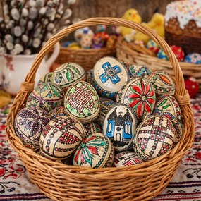 Set 10 oua de lemn vopsite pentru Paste 7x4 cm ,   decor pascal