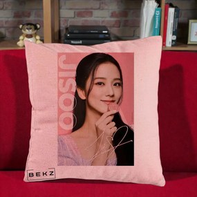 Perna Personalizata K-pop BLACKPINK Jisoo cu Semnatura si Fond Roz, 40x40 cm, Roz, Husa Detasabila, Perna Inclusa, BEKZ®