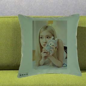 Perna Personalizata K-pop BLACKPINK Rose cu Papusa Iepure, 40x40 cm, Verde, Husa Detasabila, Perna Inclusa, BEKZ®