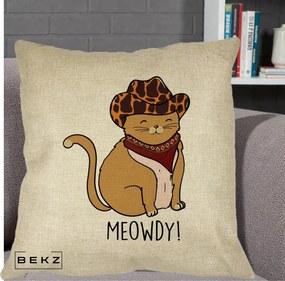 Perna Decorativa Pisica Cowboy Meowdy, 40x40 cm, Crem, Husa Detasabila, Perna Inclusa, BEKZ®