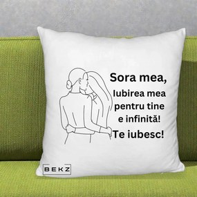 Cadou pentru Sora - Perna Personalizata Sora Mea Te Iubesc Imbratisare din Spate Line Art, 40x40 cm, Alb Pufos, Husa Detasabila, Perna Inclusa, BEKZ®