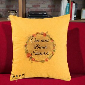 Cadou pentru Soacra - Perna Personalizata Cea mai Buna Soacra cu Coronita Flori Roz si Mov, 40x40 cm, Galben, Husa Detasabila, Perna Inclusa, BEKZ®
