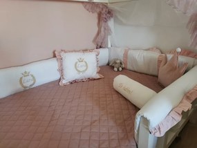 Aparatori tip Maxi cu volanase si broderie pt patut căsuța Montessori