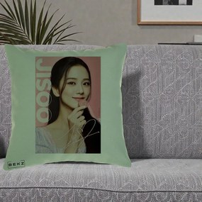 Perna Personalizata K-pop BLACKPINK Jisoo cu Semnatura si Fond Roz, 40x40 cm, Verde, Husa Detasabila, Perna Inclusa, BEKZ®