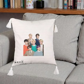 Perna Personalizata K-pop BTS Fotografie Grup Tinute Elegante, 40x40 cm, Bej cu Franjuri, Husa Detasabila, Perna Inclusa, BEKZ®