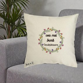 Cadou pentru Invatatoare - Perna Personalizata Cea mai Buna Invatatore cu Coronita Florala Colorata, 40x40 cm, Ecru, Husa Detasabila, Perna Inclusa, BEKZ®