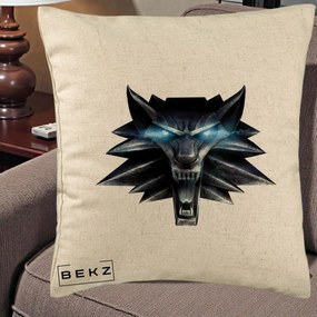 Perna Decorativa The Witcher Wolf Head, 40x40 cm, Bej, Husa Detasabila, Perna Inclusa, BEKZ®