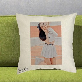 Perna Personalizata K-pop BLACKPINK Nayeon/Jisoo Tenis Alb, 40x40 cm, Ecru, Husa Detasabila, Perna Inclusa, BEKZ®