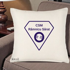 Perna Personalizata CSM Ramnicu Sarat Fotbal, 40x40 cm, Crem Reliefat, Husa Detasabila, Perna Inclusa, BEKZ®