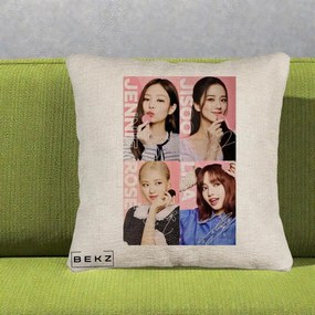 Perna Personalizata K-pop BLACKPINK Colaj 4 Portrete cu Semnature, 40x40 cm, Bej Canapea, Husa Detasabila, Perna Inclusa, BEKZ®