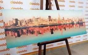 Tablou fascinantul New York reflectat în apă