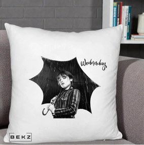 Perna Personalizata Wednesday Addams cu Umbrela Foto, 40x40 cm, Alb Pufos, Husa Detasabila, Perna Inclusa, BEKZ®