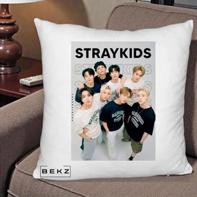 Perna Personalizata K-pop Stray Kids STRAYKIDS Alb-Negru cu Foto Grup, 40x40 cm, Alb Pufos, Husa Detasabila, Perna Inclusa, BEKZ®