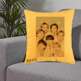 Perna Personalizata K-pop BTS Foto Grup Cute cu Animatii si 7 Membrii, 40x40 cm, Galben, Husa Detasabila, Perna Inclusa, BEKZ®