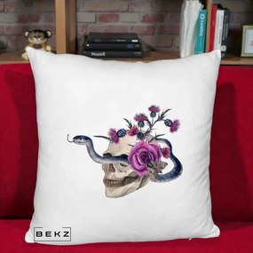 Perna Decorativa Craniu cu Sarpe si Trandafiri Gothic, 40x40 cm, Alb Pufos, Husa Detasabila, Perna Inclusa, BEKZ®
