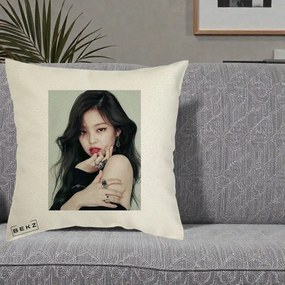 Perna Personalizata K-pop BLACKPINK Jennie Editorial Negru cu Inele, 40x40 cm, Ecru, Husa Detasabila, Perna Inclusa, BEKZ®