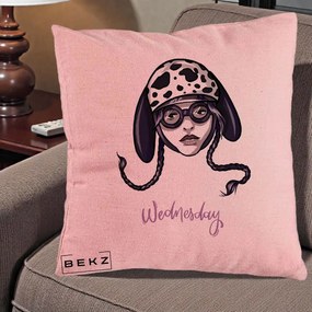 Perna Personalizata Wednesday Addams cu Caine Dalmatian, 40x40 cm, Roz, Husa Detasabila, Perna Inclusa, BEKZ®