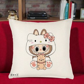 Perna Personalizata Labubu x Hello Kitty, 40x40 cm, Crem Reliefat, Husa Detasabila, Perna Inclusa, BEKZ®