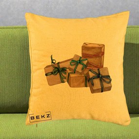 Perna Decorativa Cadouri de Craciun Kraft, 40x40 cm, Galben, Husa Detasabila, Perna Inclusa, BEKZ®