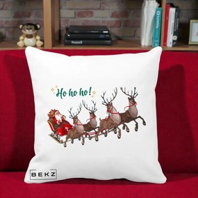 Perna Decorativa Ho Ho Ho Mos Craciun cu Sanie si Reni, 40x40 cm, Alba Mata, Husa Detasabila, Perna Inclusa, BEKZ®