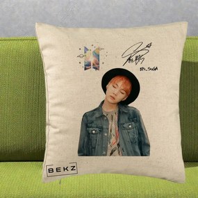 Perna Personalizata K-pop BTS Suga par Portocaliu Palarie Autograf, 40x40 cm, Bej, Husa Detasabila, Perna Inclusa, BEKZ®
