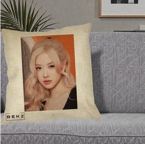 Perna Personalizata K-pop BLACKPINK cu Funda Rosie, 40x40 cm, Crem, Husa Detasabila, Perna Inclusa, BEKZ®