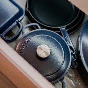 Oală cu capac din fontă 3,3 l adecvată pentru plita cu inducție LITINA SMALT – Orion