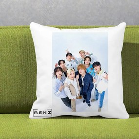 Perna Personalizata K-pop Stray Kids Foto Grup Alb cu 8 Membrii de Sus, 40x40 cm, Alba Mata, Husa Detasabila, Perna Inclusa, BEKZ®
