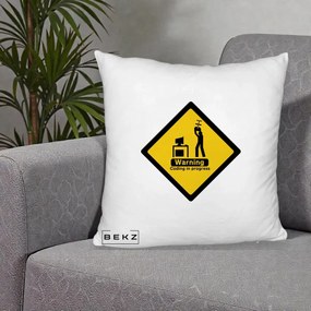 Perna Personalizata Warning Coding in Progress, 40x40 cm, Alb Pufos, Husa Detasabila, Perna Inclusa, BEKZ®