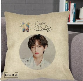 Perna Personalizata K-pop BTS V Taehyung Portret Cerc Autograf, 40x40 cm, Crem, Husa Detasabila, Perna Inclusa, BEKZ®